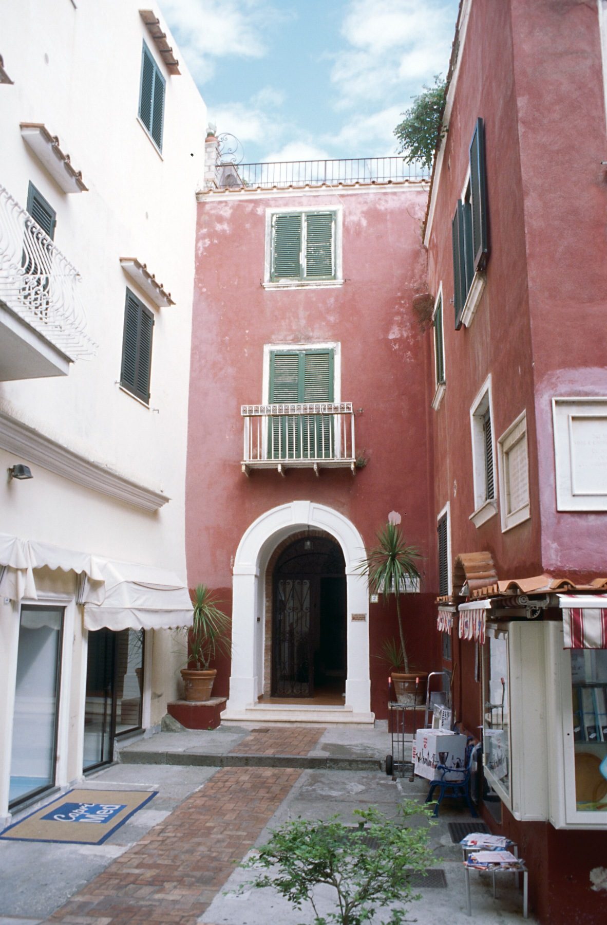 Villa Behring, Capri, Italy - 01.jpg
